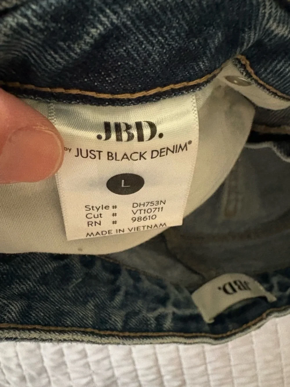Just Black Denim Light Blue Relaxed Jeans - Picture 2 of 4